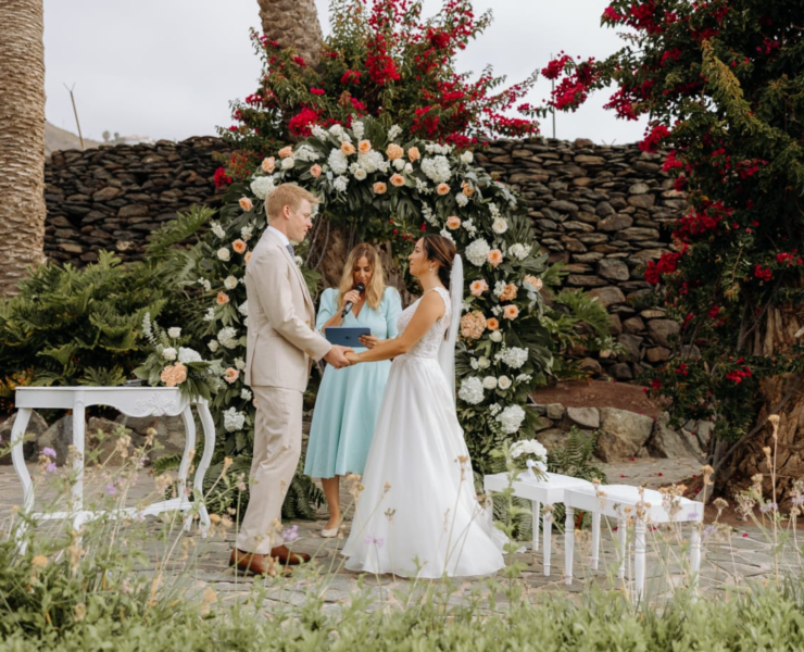 Quien oficia la boda