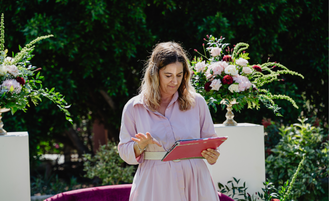 Qué hace una maestra de ceremonias
