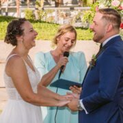 Cómo escribir una ceremonia de boda