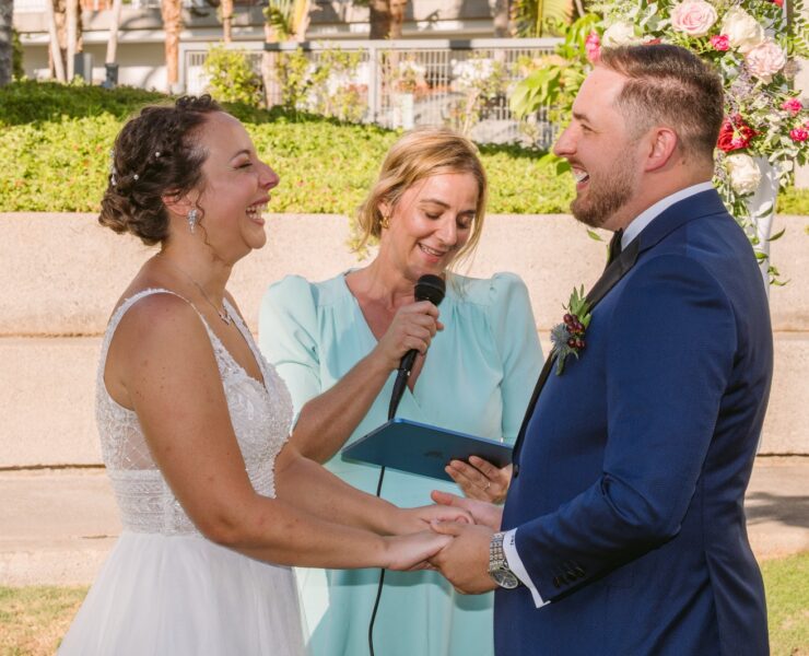 Cómo escribir una ceremonia de boda