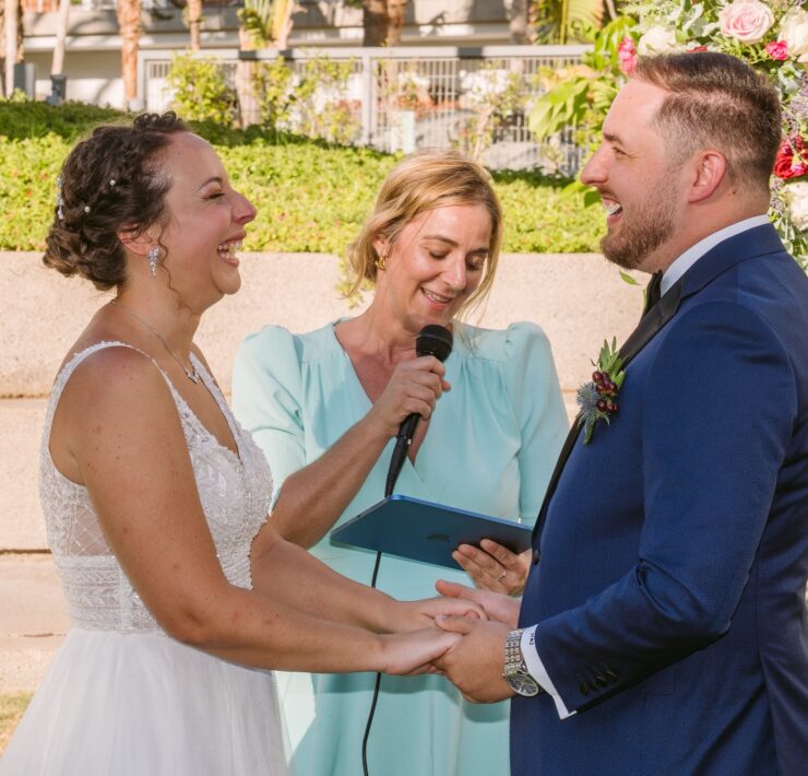 Cómo escribir una ceremonia de boda