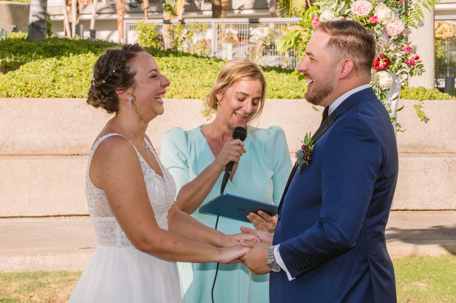 Cómo escribir una ceremonia de boda
