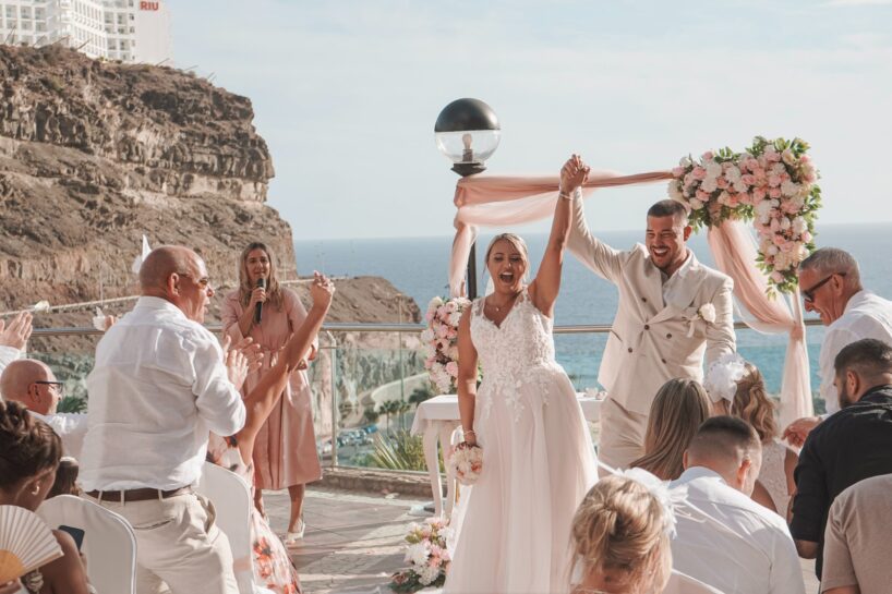 Cómo escribir una ceremonia de boda